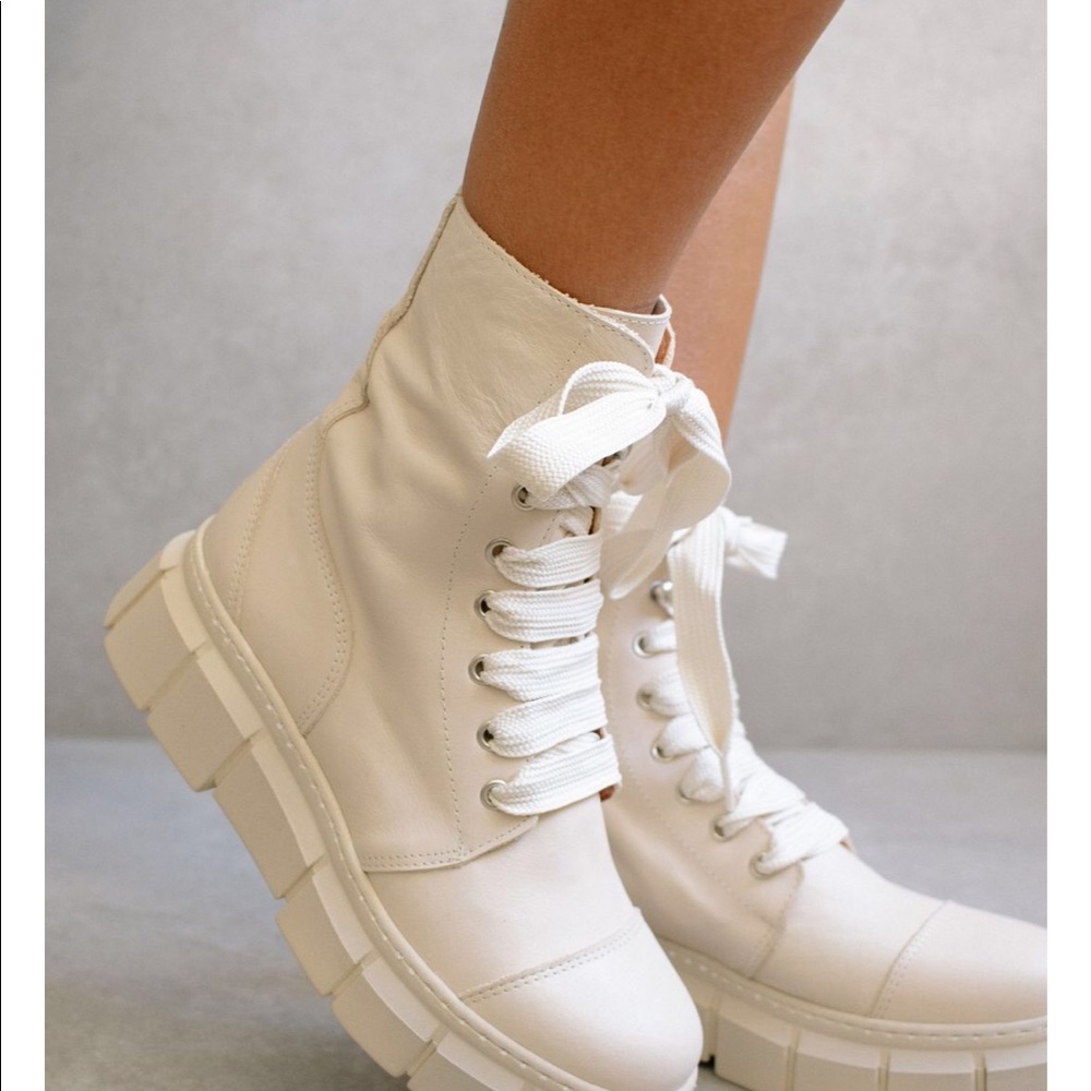 Alohas Can Can Boots!